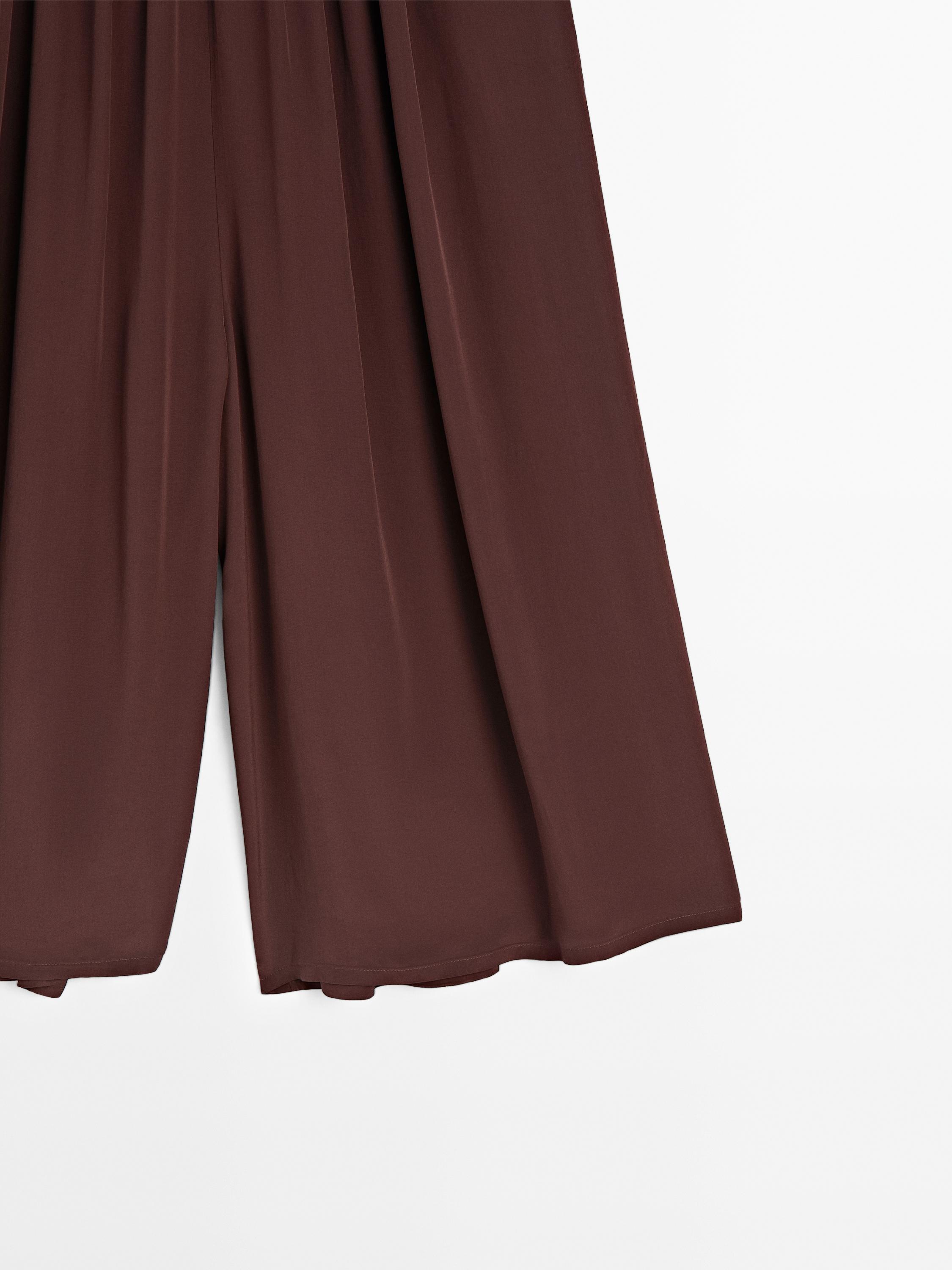 Flowing technical fabric skirt